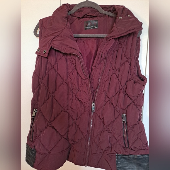 Andrew Marc Quilted Puffer Vest - Picture 2 of 6